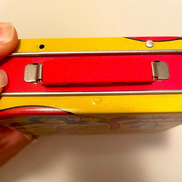 3 for $15 ⭐️ Wonder Woman Mini Lunch Box Storage Tin ⭐️ - Picture 3 of 5